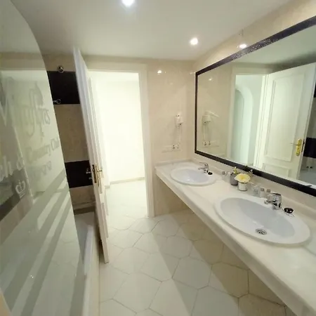 Miraflores Beachfront Penthouse Apartment Sitio de Calahonda