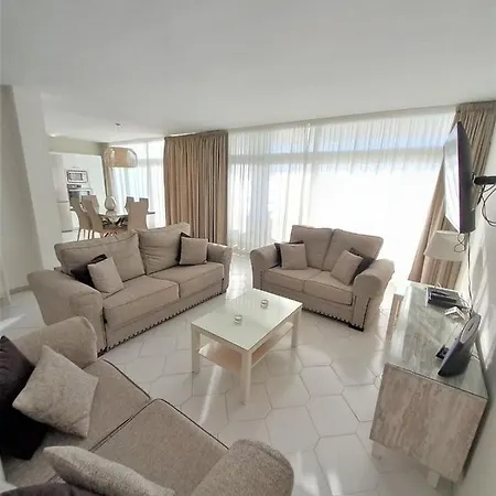 Miraflores Beachfront Penthouse Apartament *
